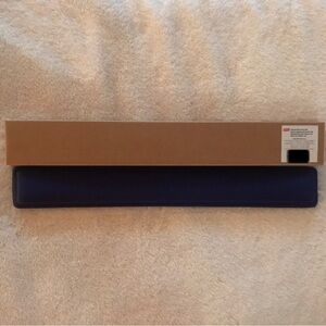 Staples Keyboard Wrist Rest
